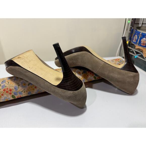 Banana Republic taupe suede heels women size 8.5 - Picture 4 of 10